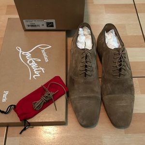 Christian Louboutin
Suede/Camel /Size 42